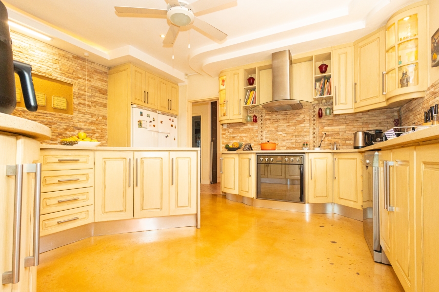 4 Bedroom Property for Sale in Kenridge Heights Western Cape